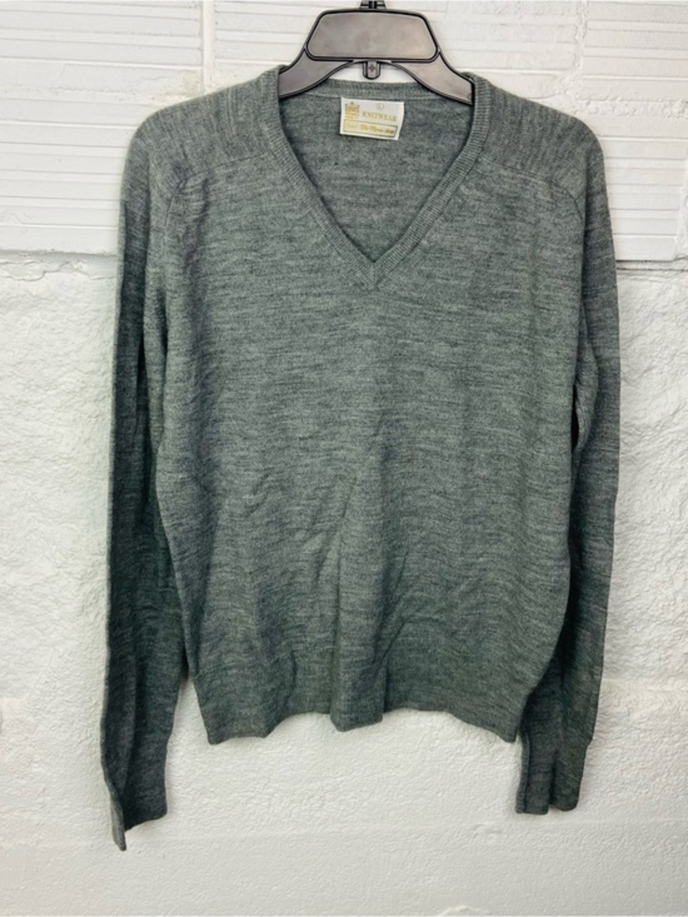 The kings road shop sears gray Knitwear V-Neck Men's Sweater size large